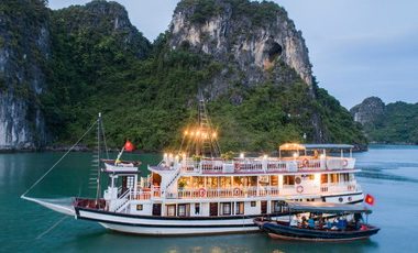 Bai TU Long bay Economy Cruises