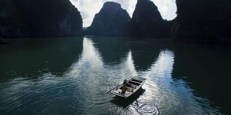 Boat on Bai Tu Long