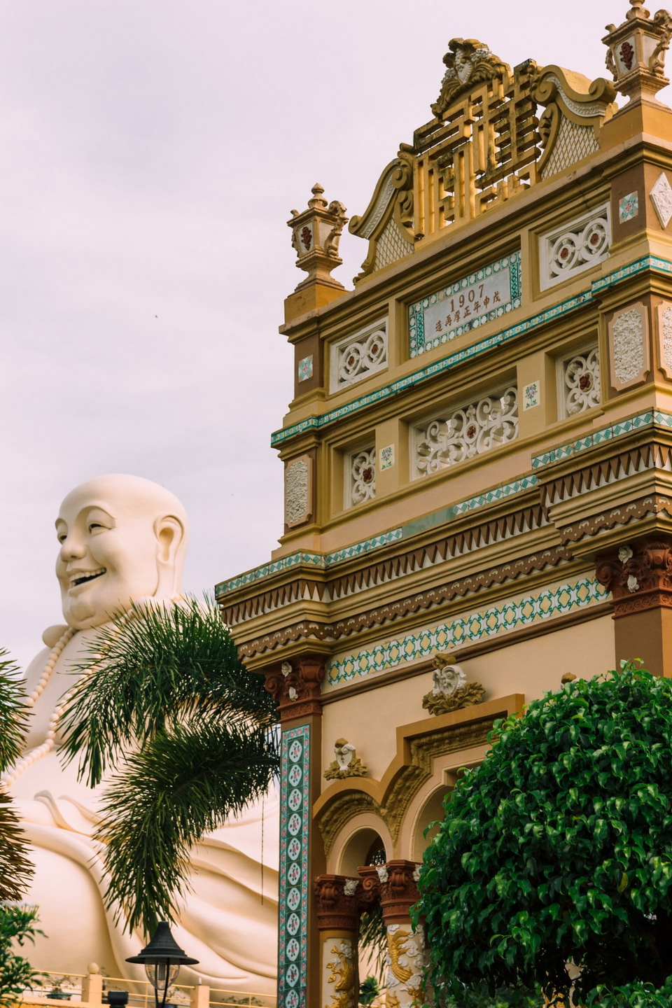 Vinh Trang Pagoda In Mekong Architecture2