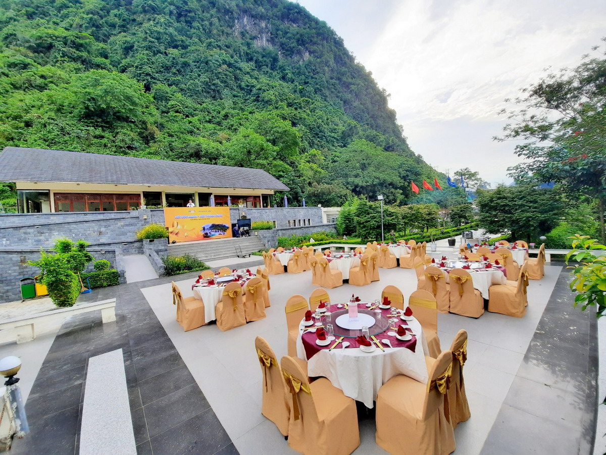 Ban Gioc Resort Outdoor Restaurant