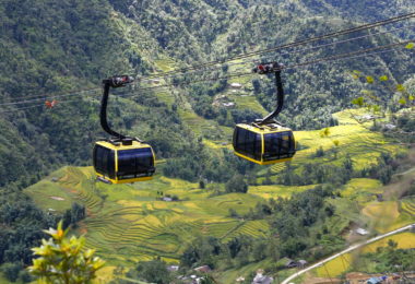 Cable Car to Fansipan.jpg