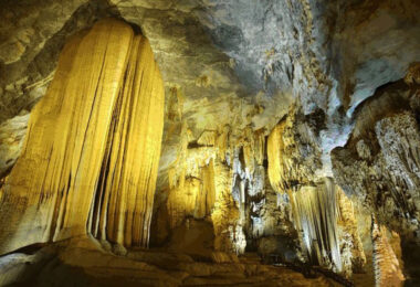 Cave in Hoa Binh Lake