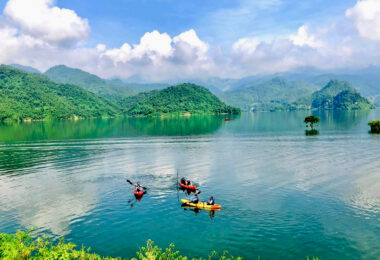 Hoa Binh Lake Kayaking
