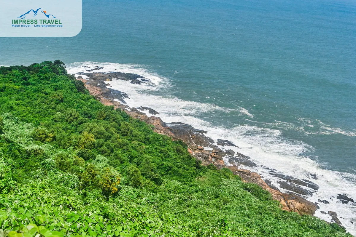 Hai Van Pass overlooking the East Sea