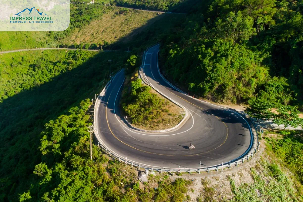 The most beautiful road at Hai Van Pass 