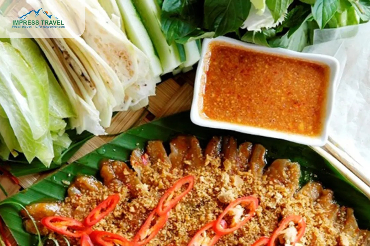 Enjoy Nam O fish salad in Da Nang 