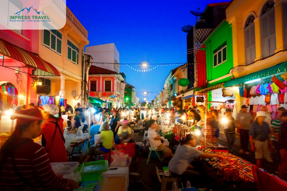 Evening Buzz and Local Goods in Danang 