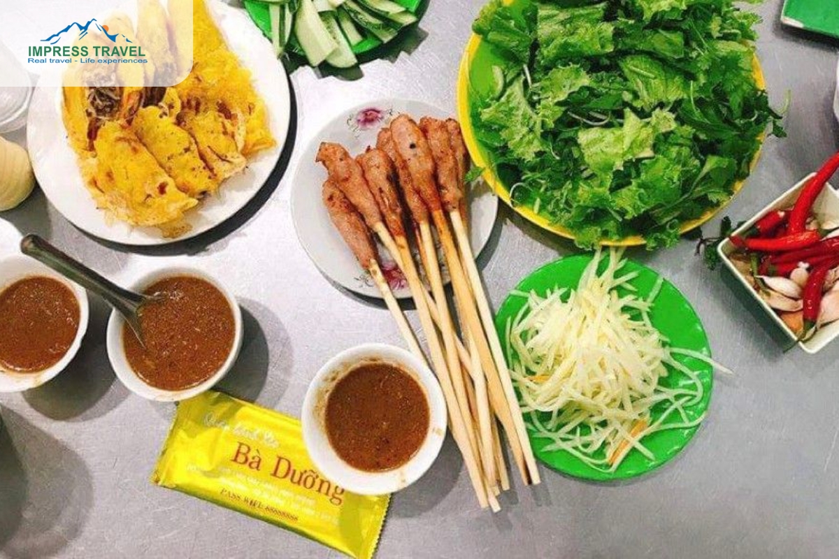 Banh Xeo Ba Nuong in Da Nang and other dishes at the restaurant