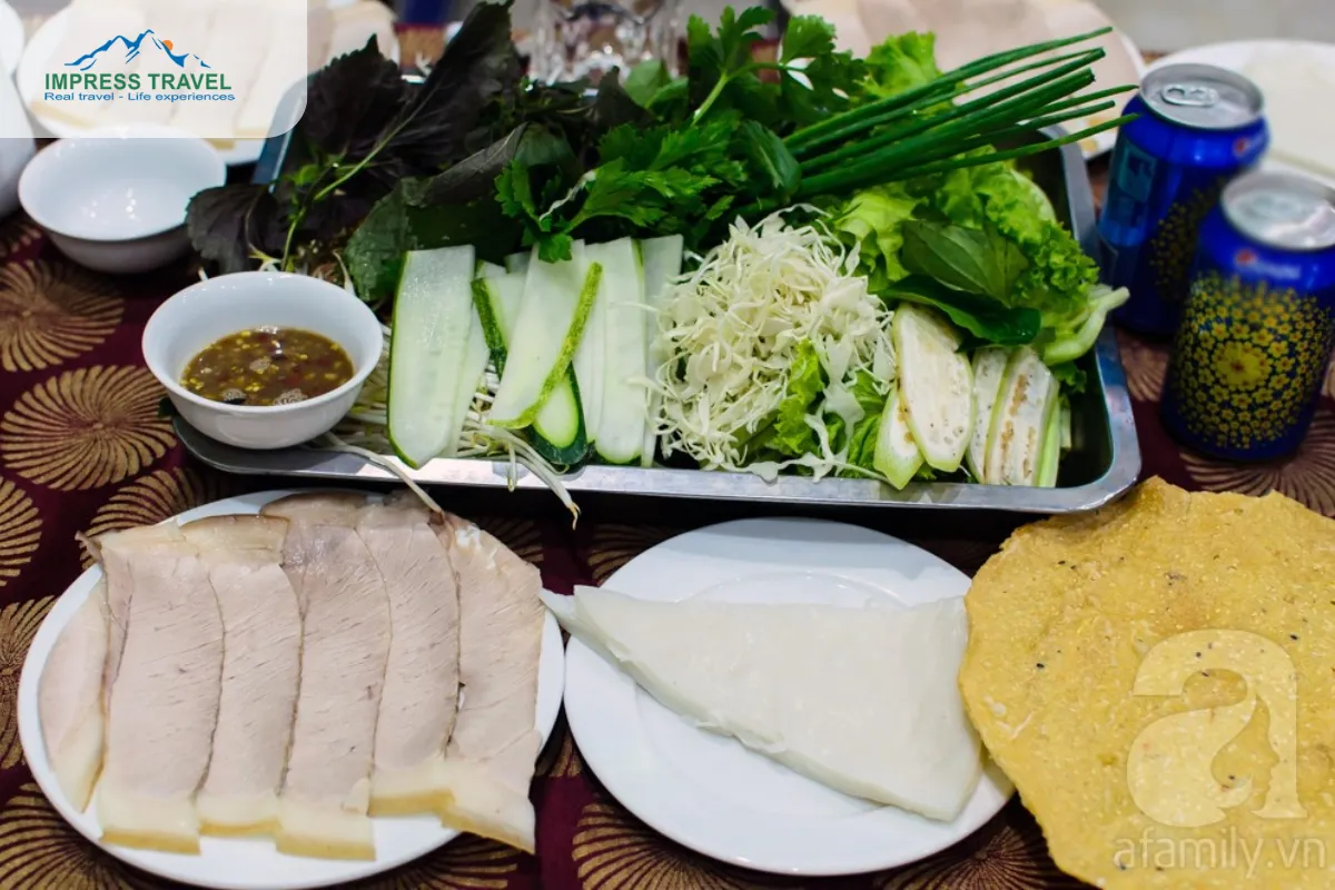 Bánh tráng cuốn thịt heo (Pork rice paper roll)