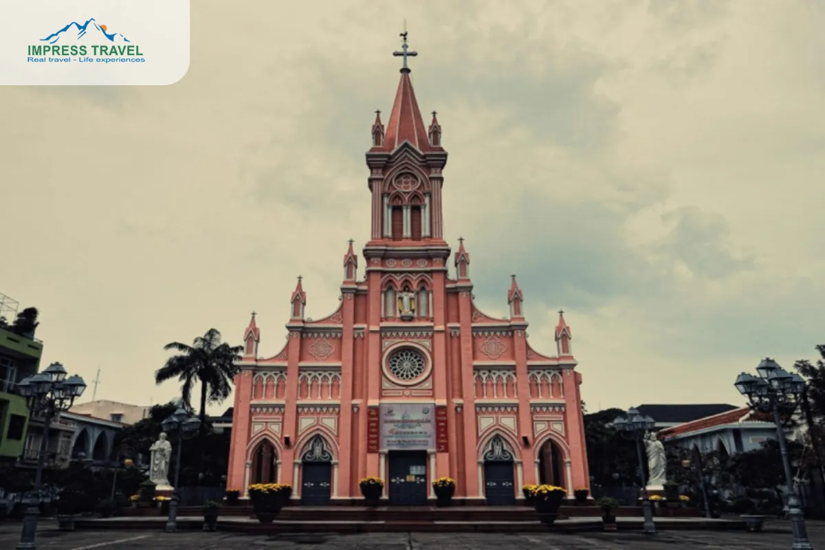 experience checking in at Da Nang church