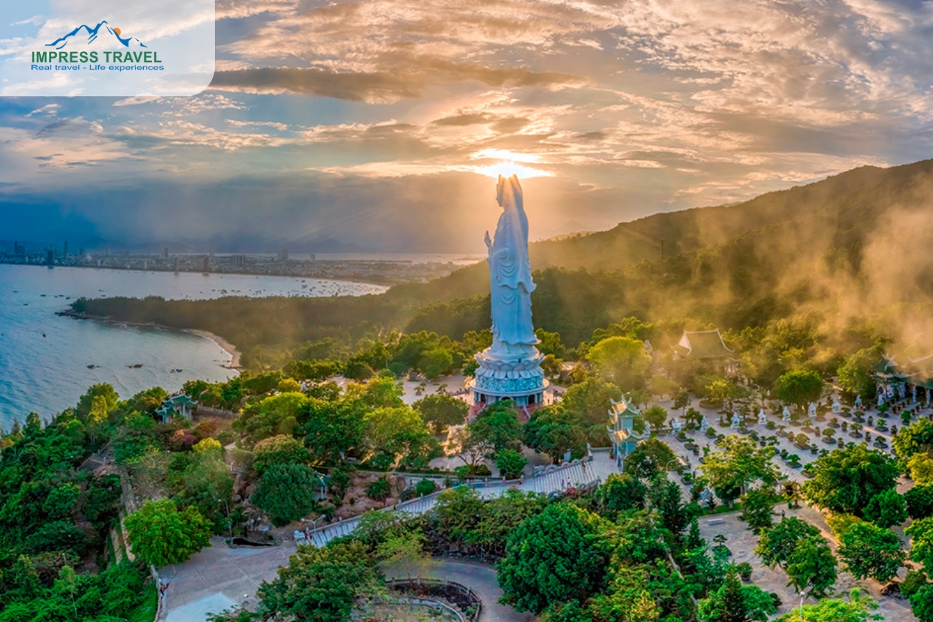 Sunrise scene at Linh Ung Pagoda Son Tra (Linh Ung Bai But Pagoda)