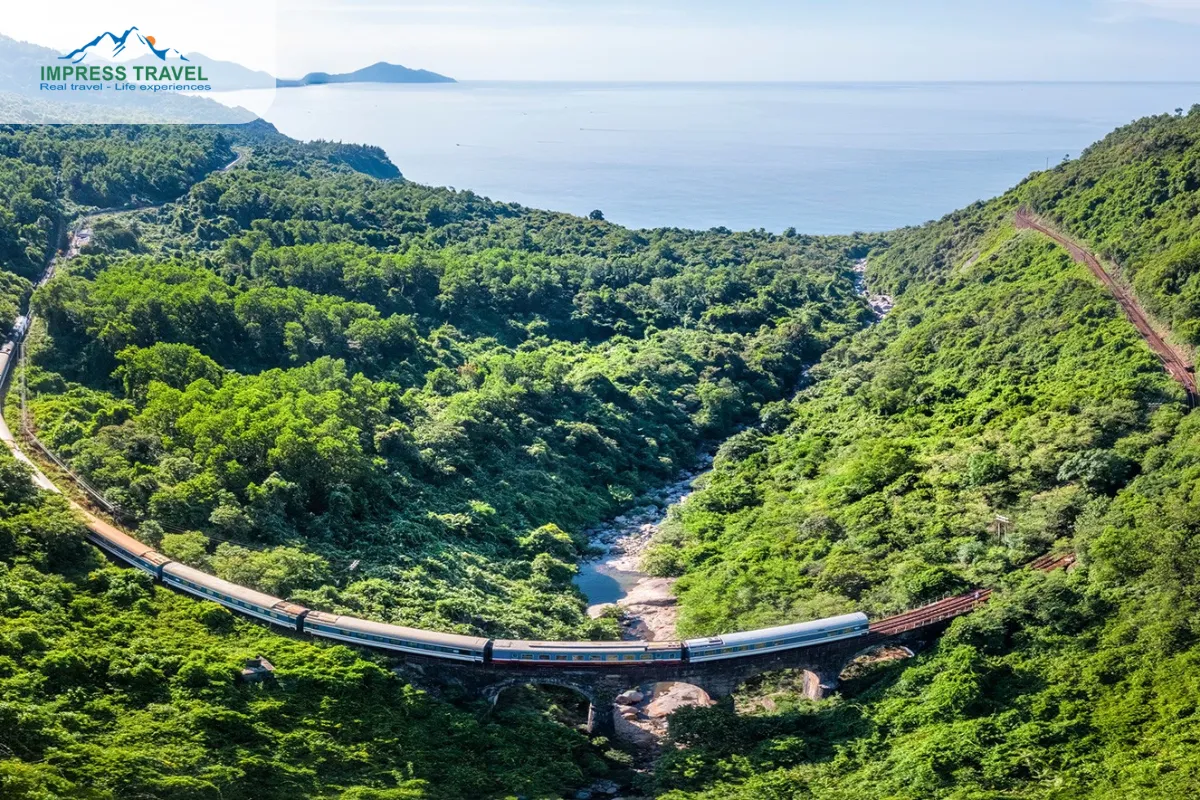 Take the train to see the full view of Hai Van Pass 