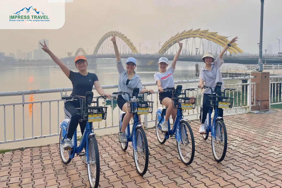 Experience cycling around Dragon Bridge, Da Nang 