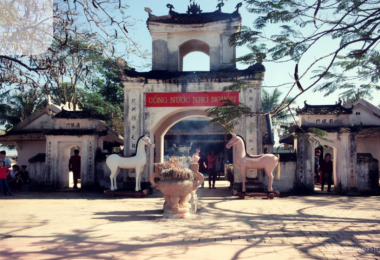 Bach Ma Temple