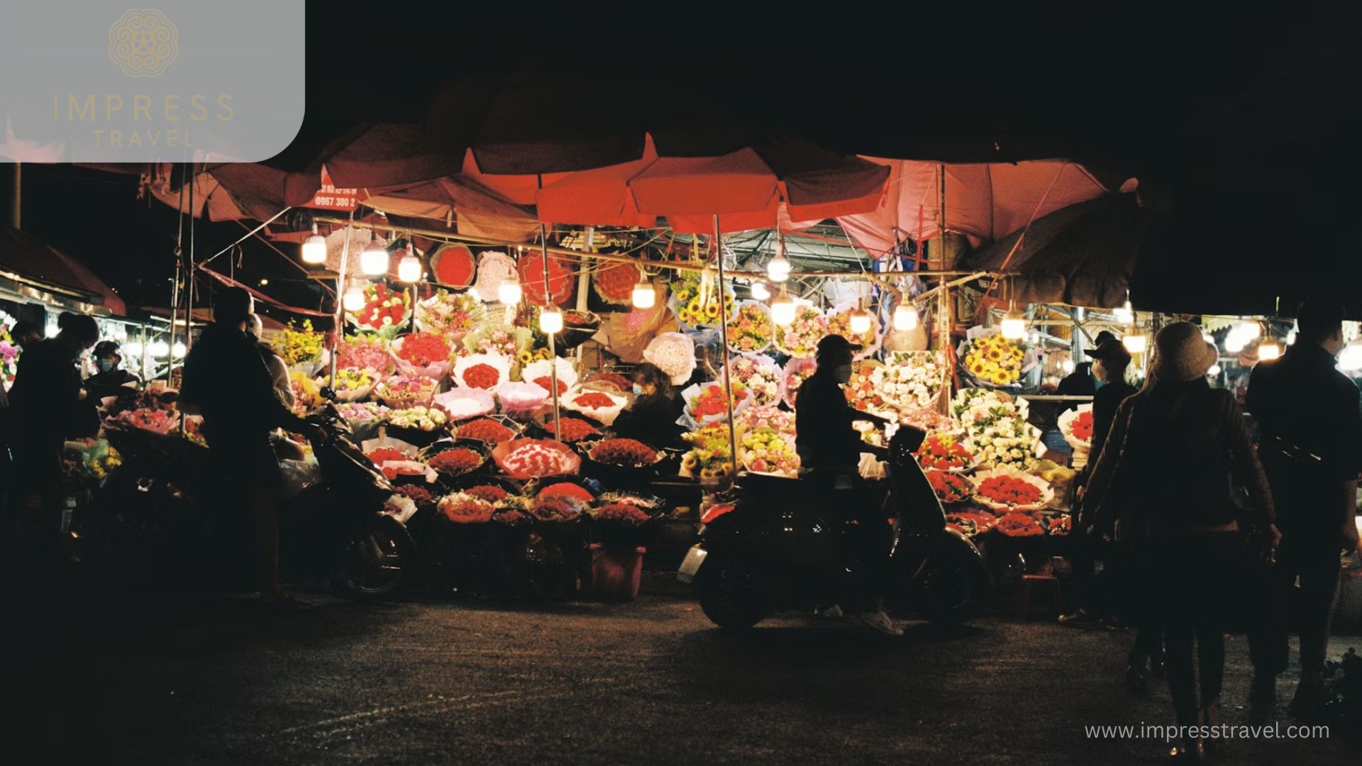 Quang Ba night Flower Market