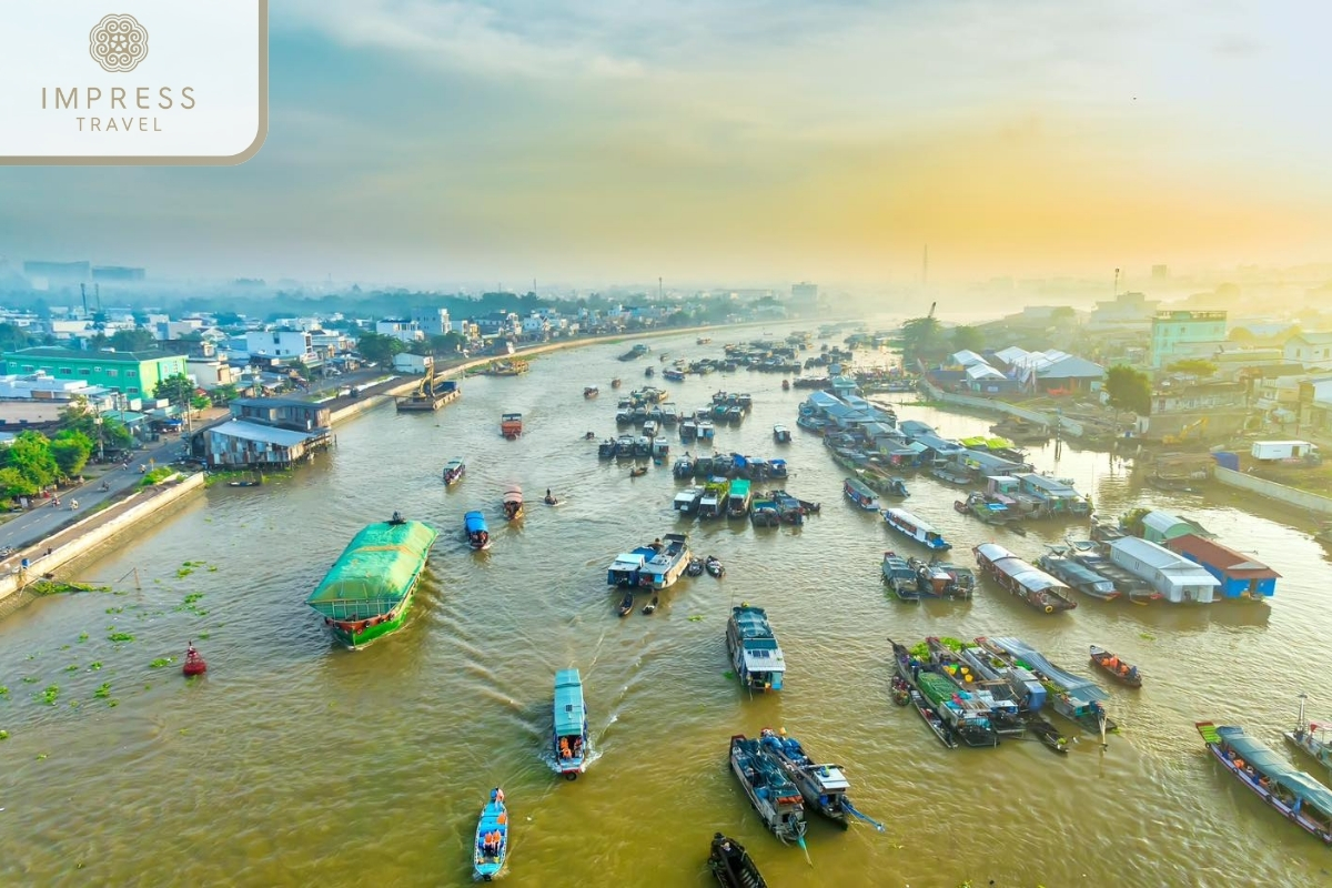 floating market seen from above