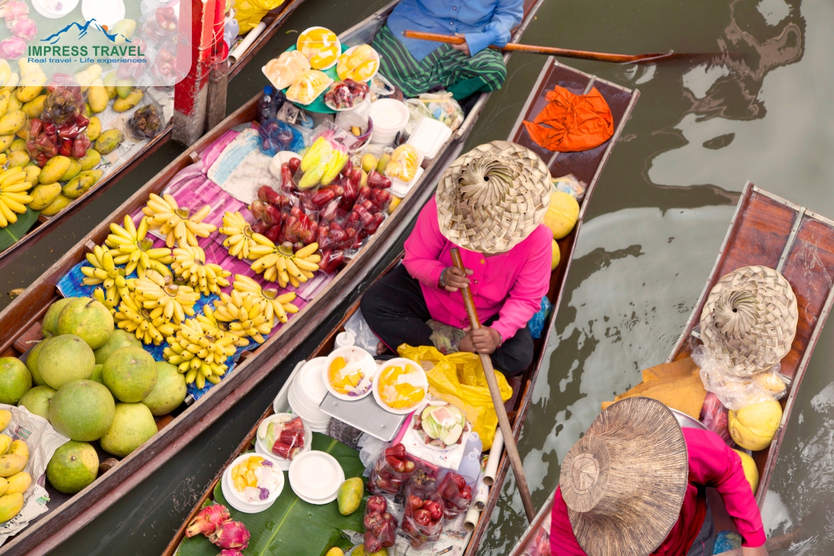 market at Cai Rang floating - Mekong Delta tour 3 days 2 nights