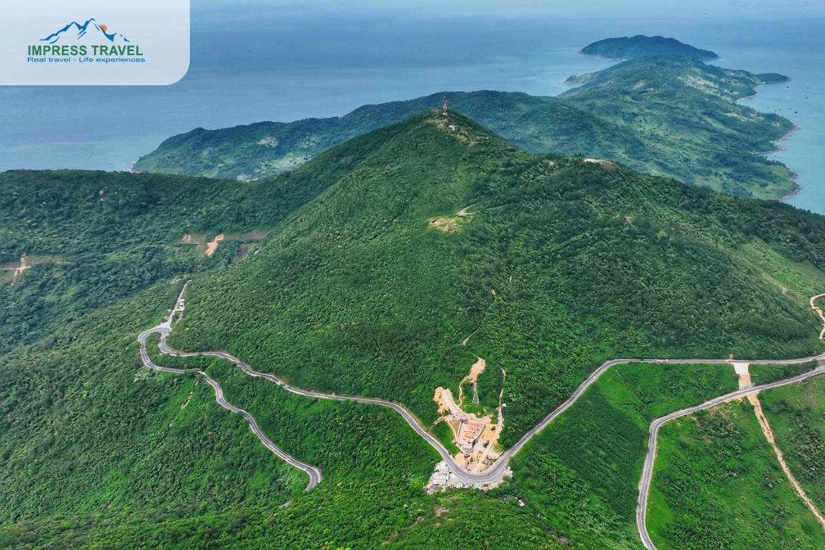 Hai Van Pass seen from above