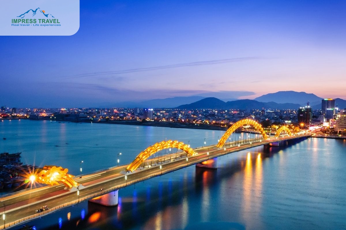 Dragon Bridge at night