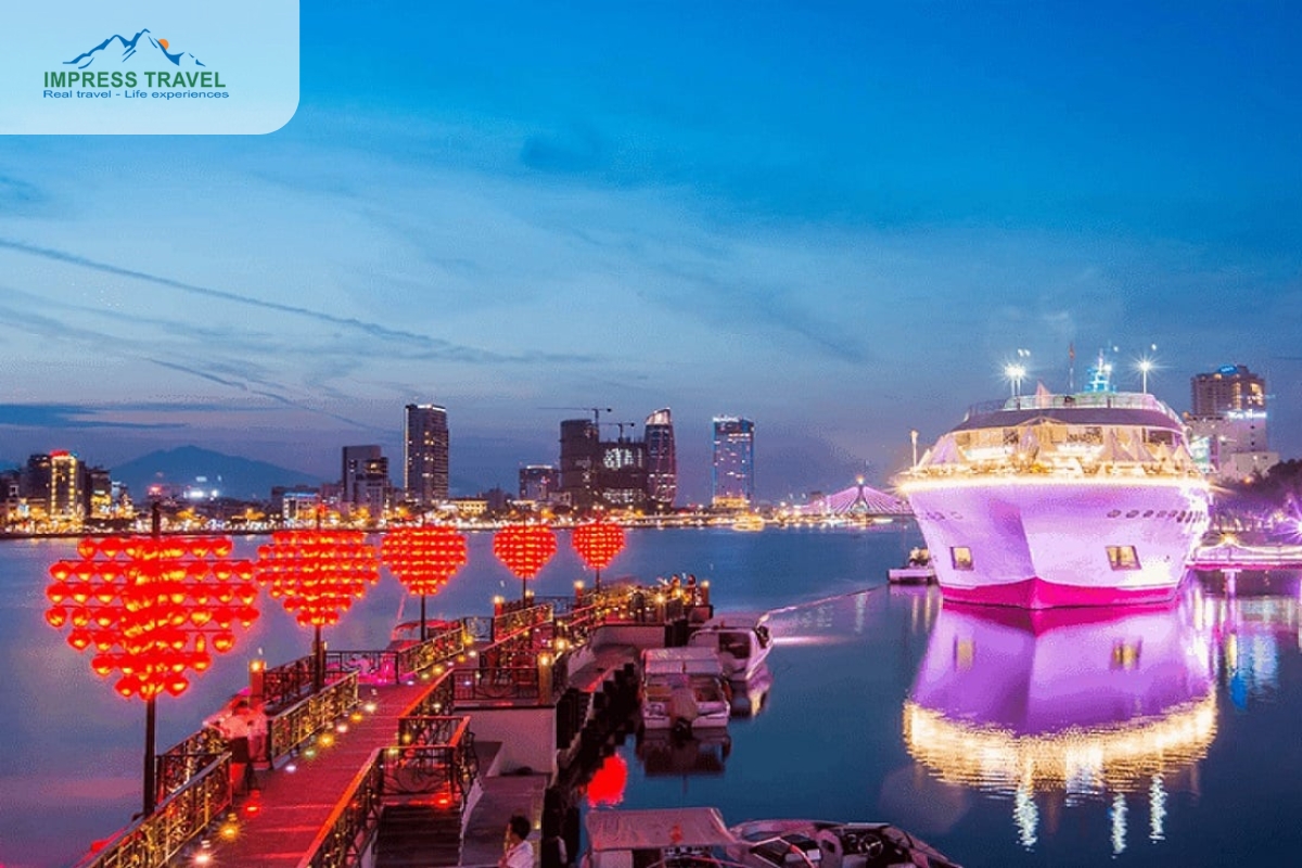 Love Bridge Da Nang at night - place without entrance fees in Danang