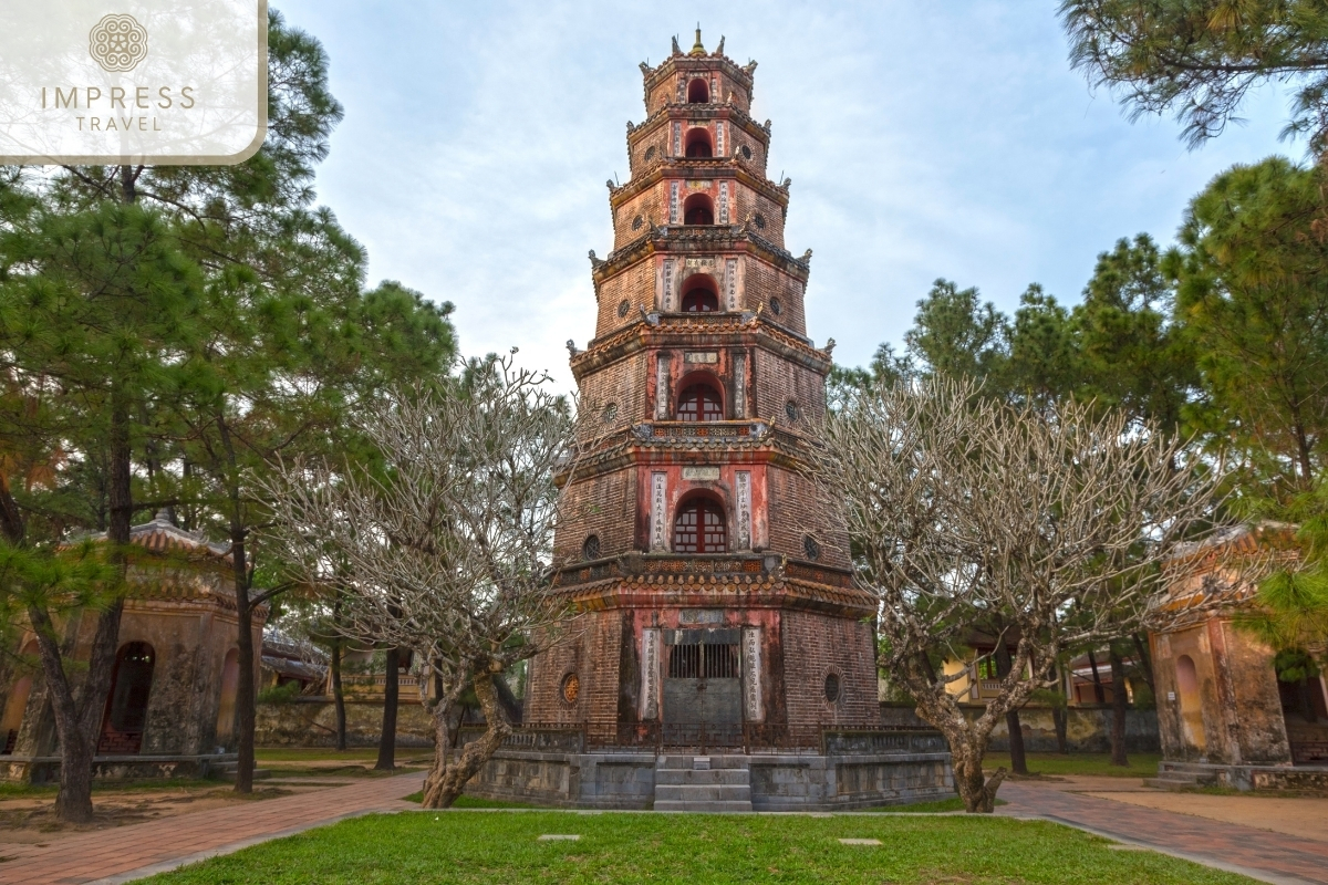 Thien Mu Pagoda - Combine a visit to Hue and Danang 