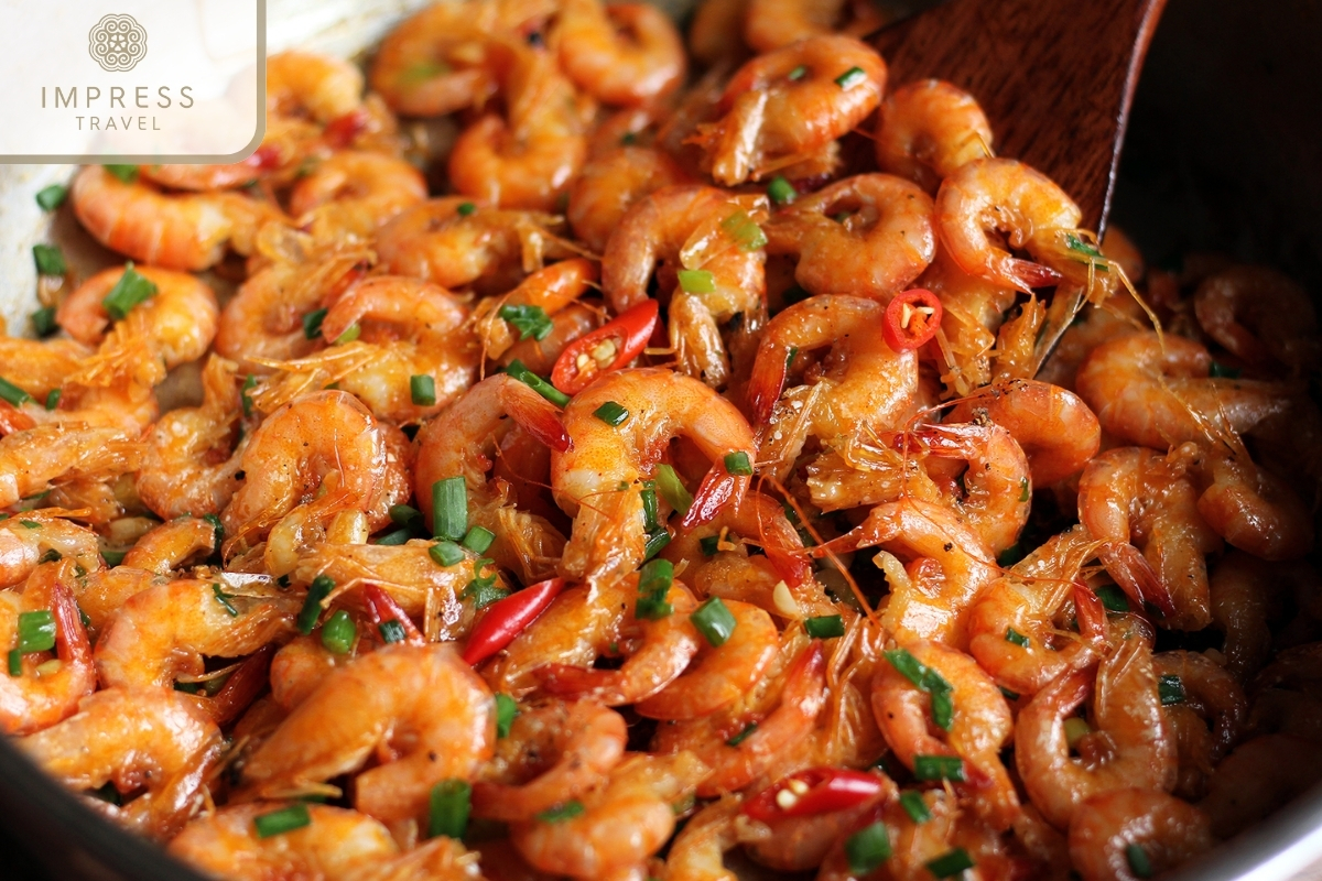 Shrimp stir-fried with Coconut