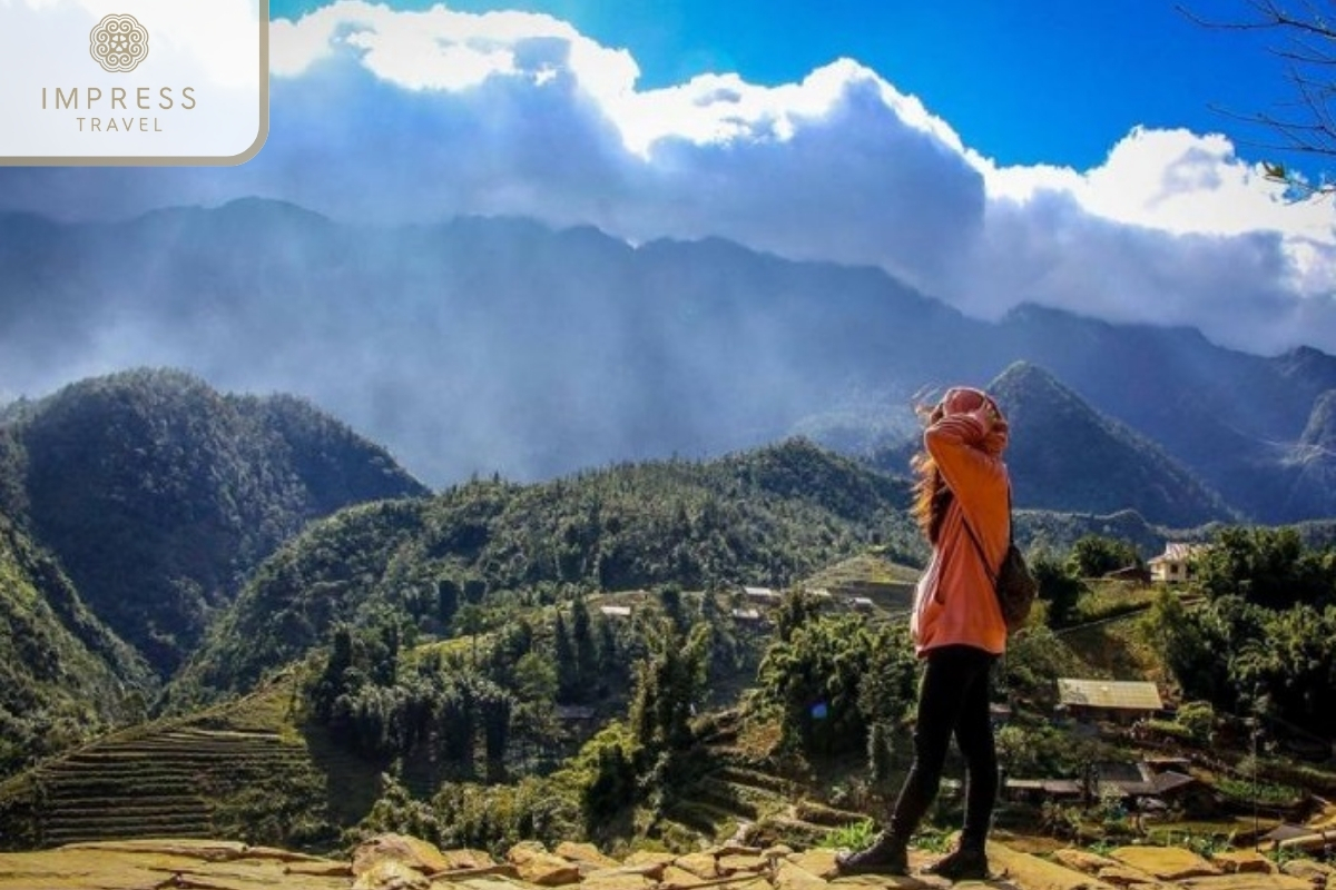 Walk to Ma Tra Village in Maison de Sapa Villa with Trekking Tours 