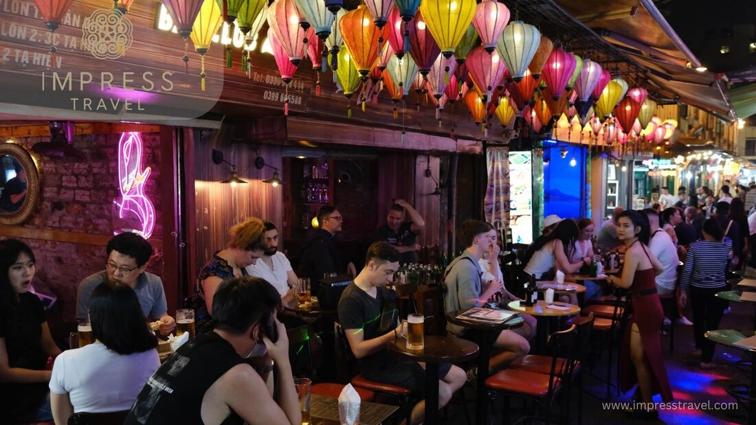 Bars & pubs at Ta Hien Beer street