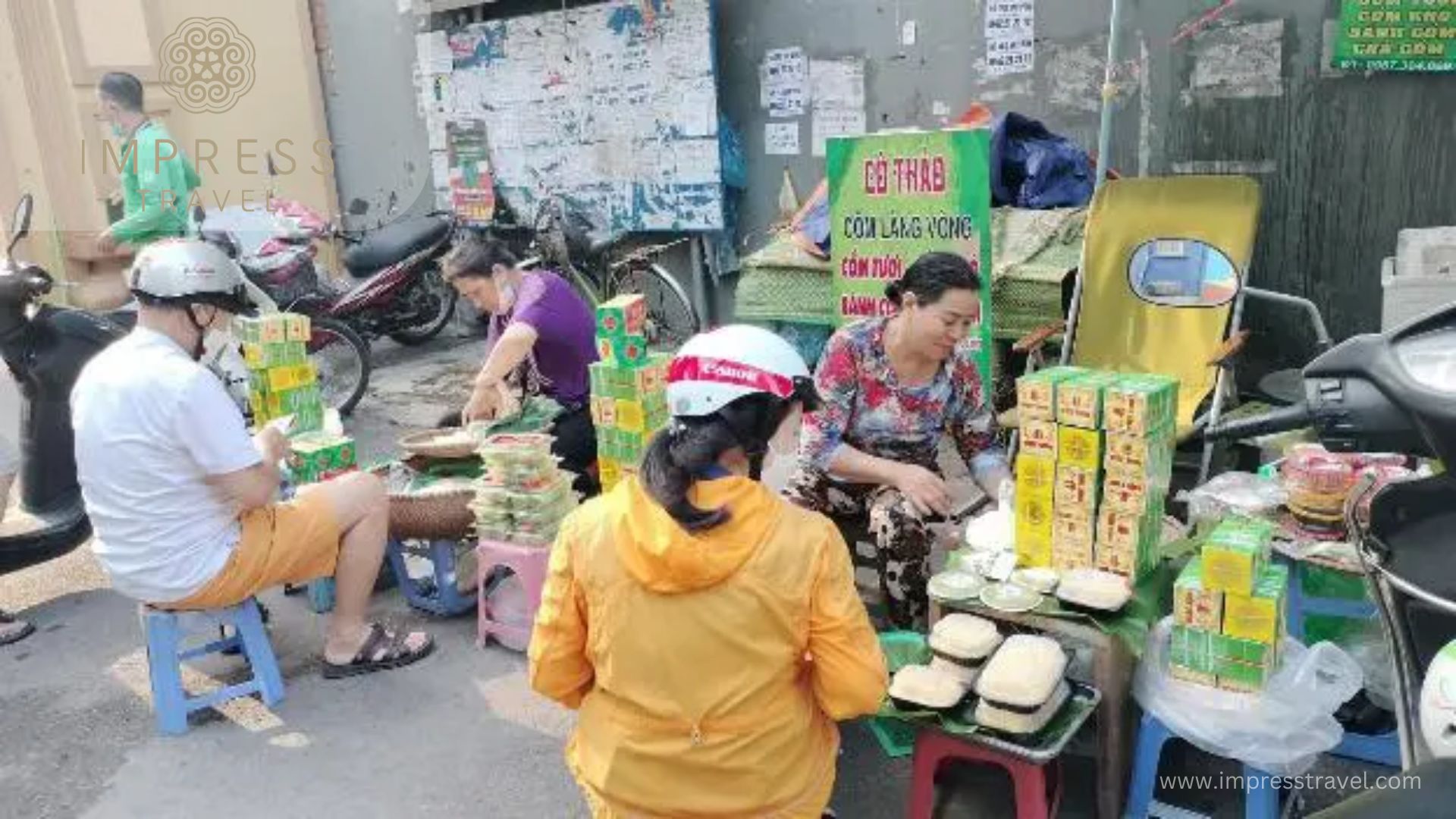 Com lang Vong in Hanoi