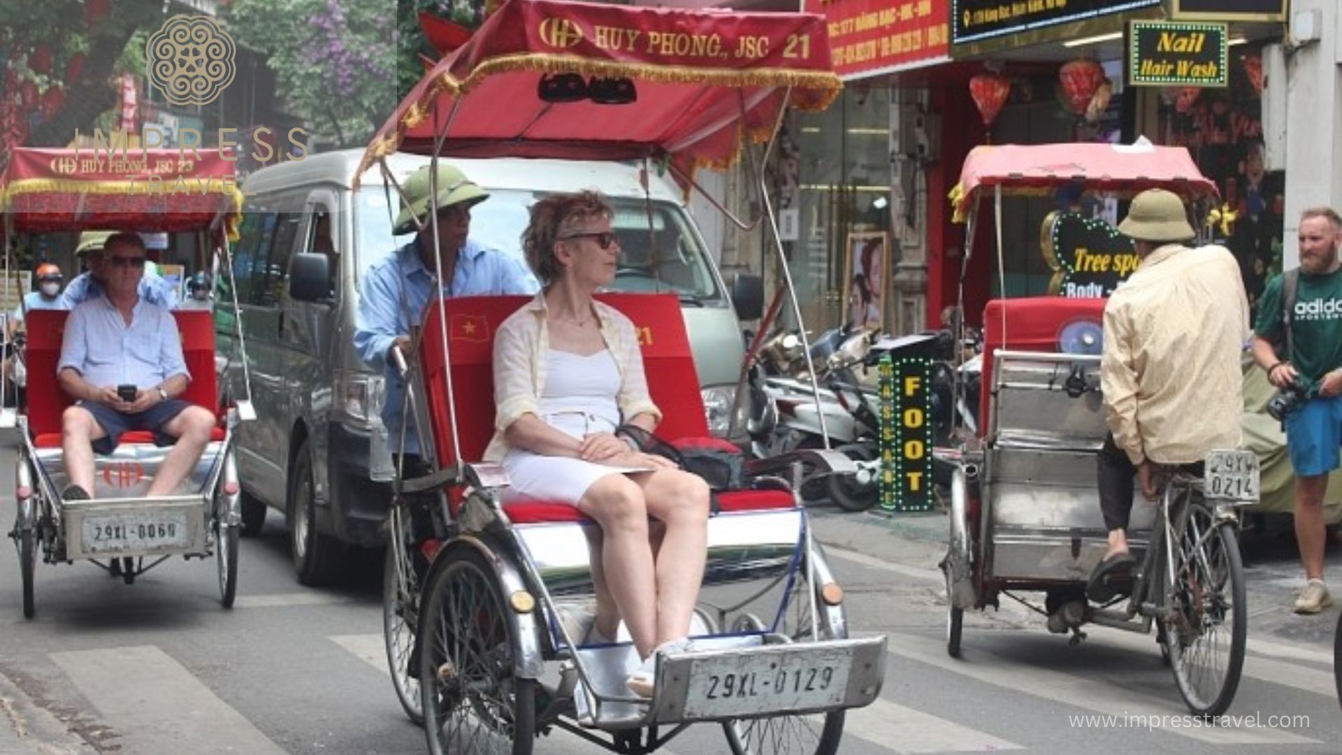 Hanoi's Cyclo_Source_ MỘC MIÊN