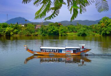 Hue Boat Trip to explore Thien Mu pagoda