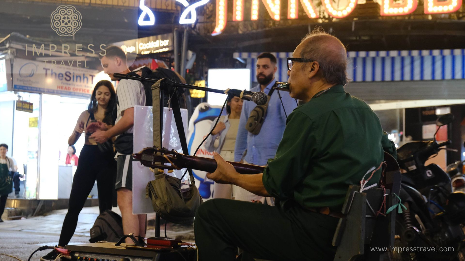 Lively music performances at Ta Hien Beer street