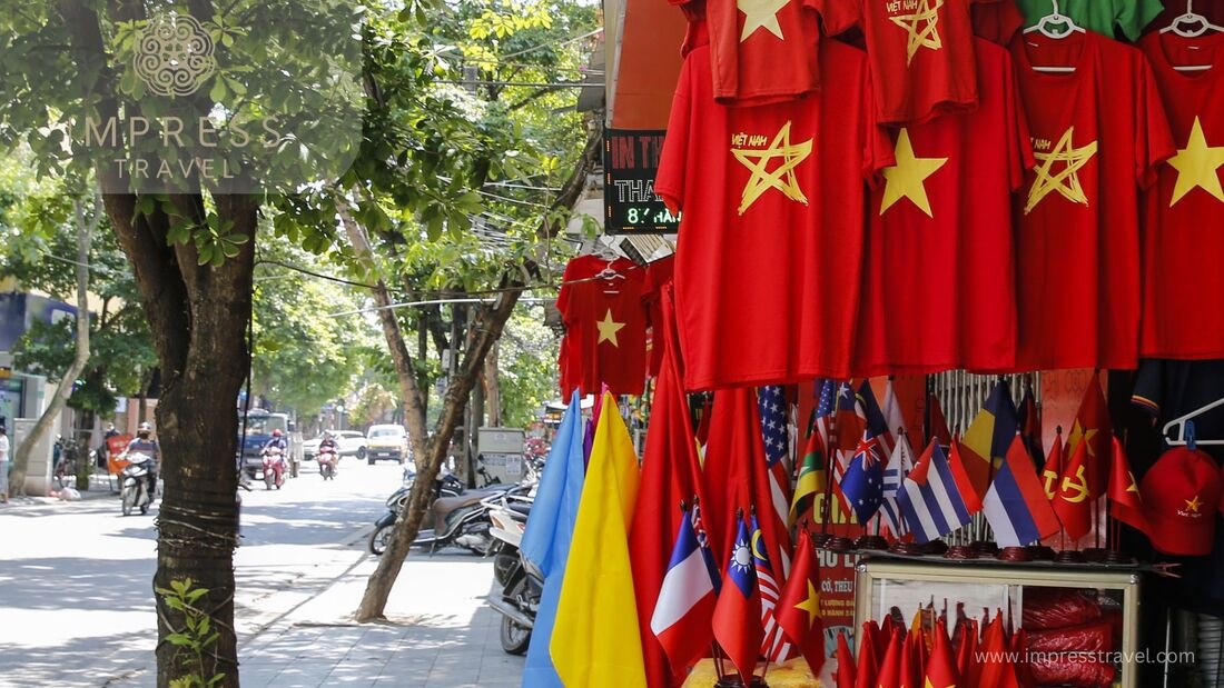 Souvenirs at Hang Bong street