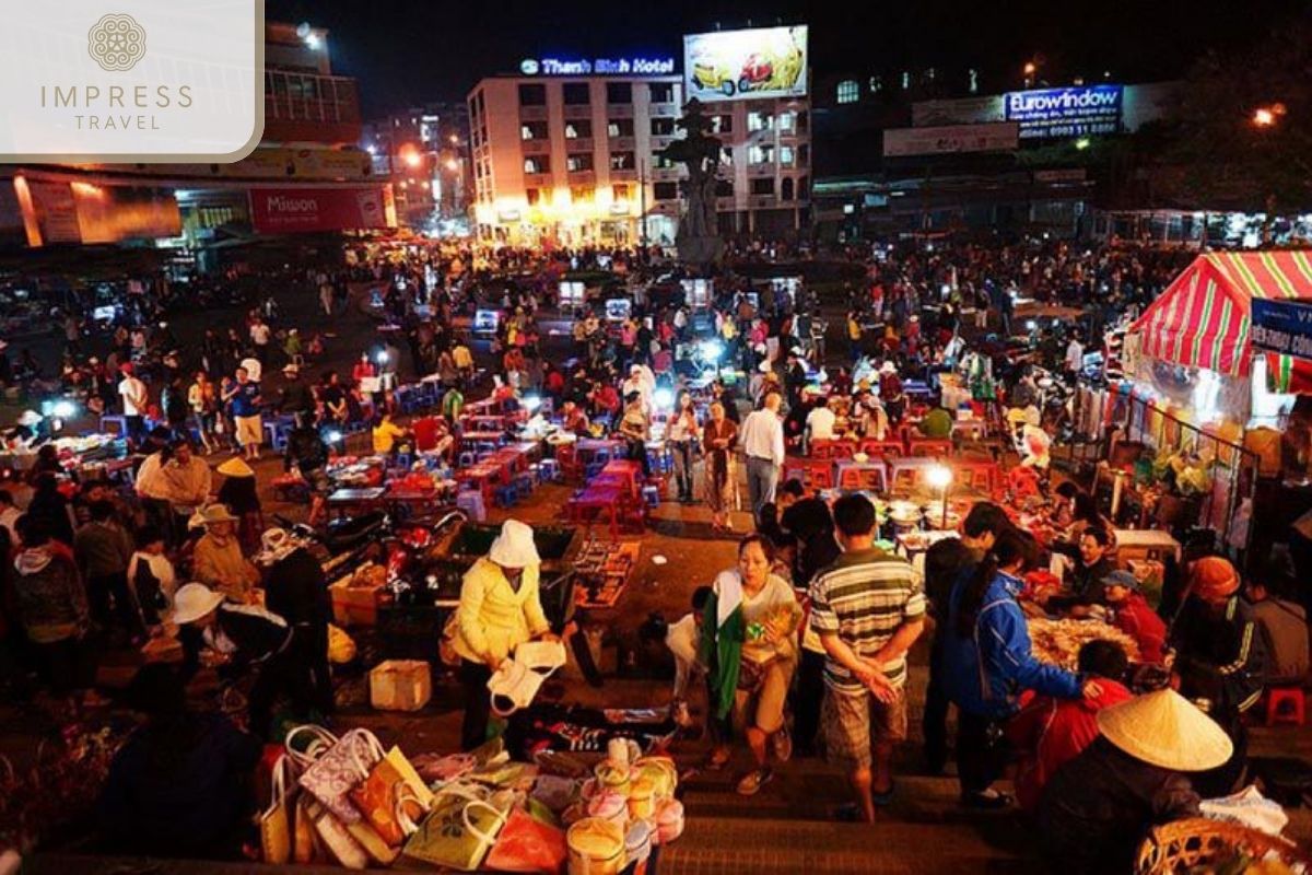 Night market: Tours To Visit The Ancient Rock Fields From Sapa 