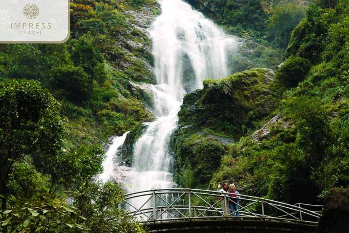 Silver Waterfall: Tours to Visit the Rattan Suspension Bridge in Sapa 