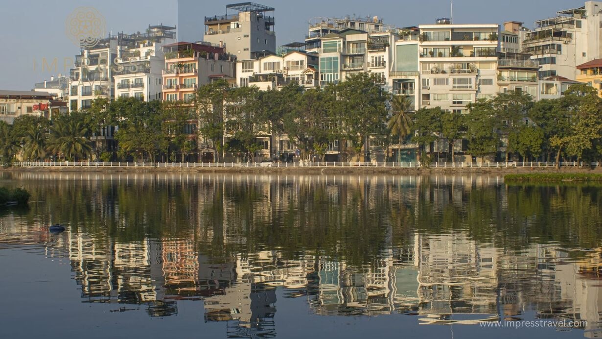  Truc Bach Lake