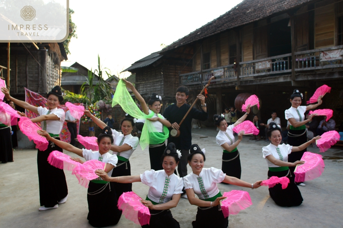 Thai People in an Impressive Discovery Tour to the Thai People in Mu Cang Chai