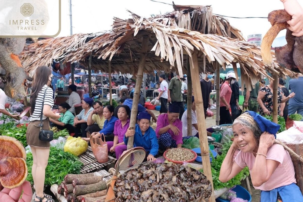 Phien Pho Doan's local market in Thai people in Pu Luong Reserve