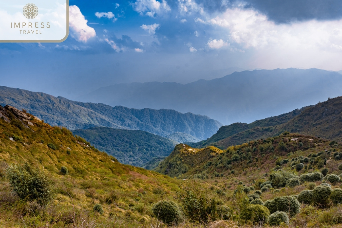 Lung Cung Peak for Hiking adventure tours in Mu Cang Chai