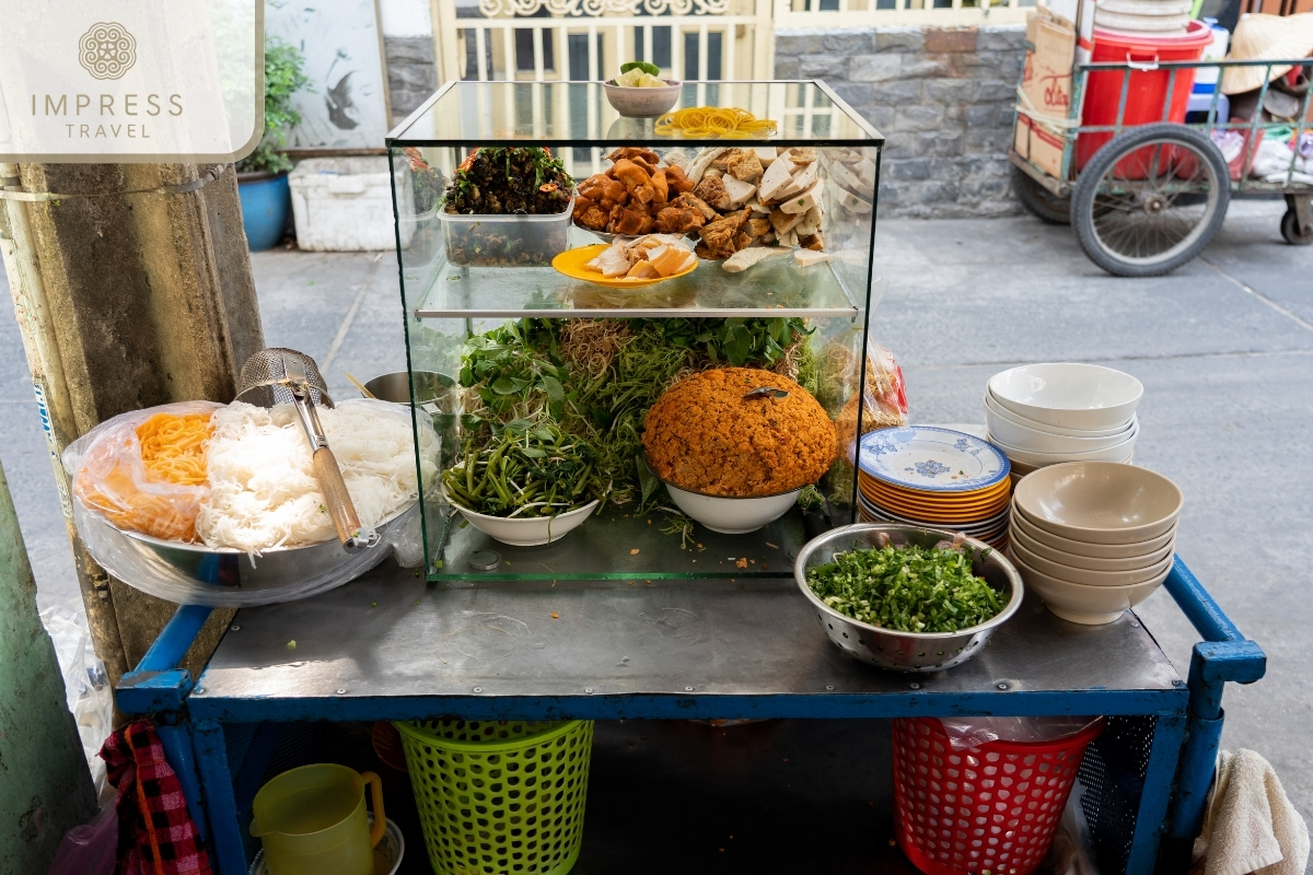 Ho Chi Minh street food-Ho Chi Minh City walking street local food tours. 