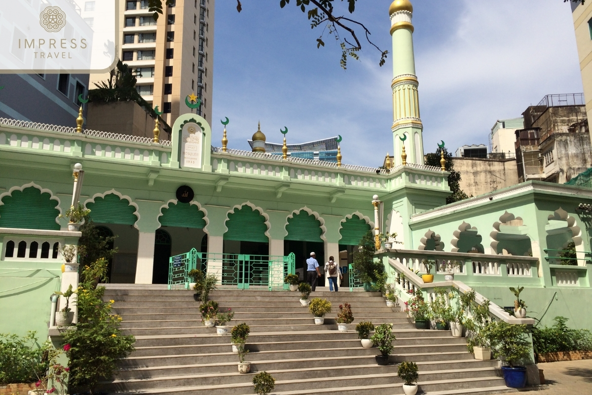 The scene outside the cathedral-Mosques in Ho Chi Minh City for Muslim tours