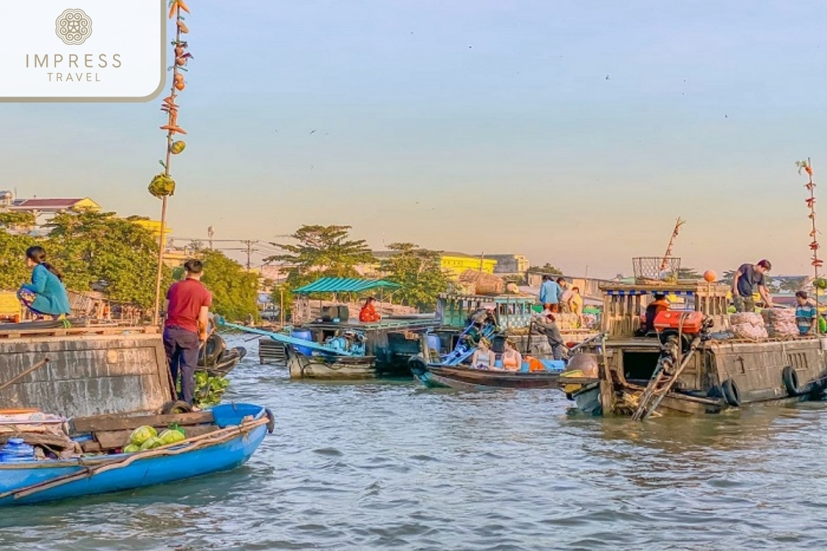 Mekong River for the My Tho Mekong tour to discover the handicraft factory