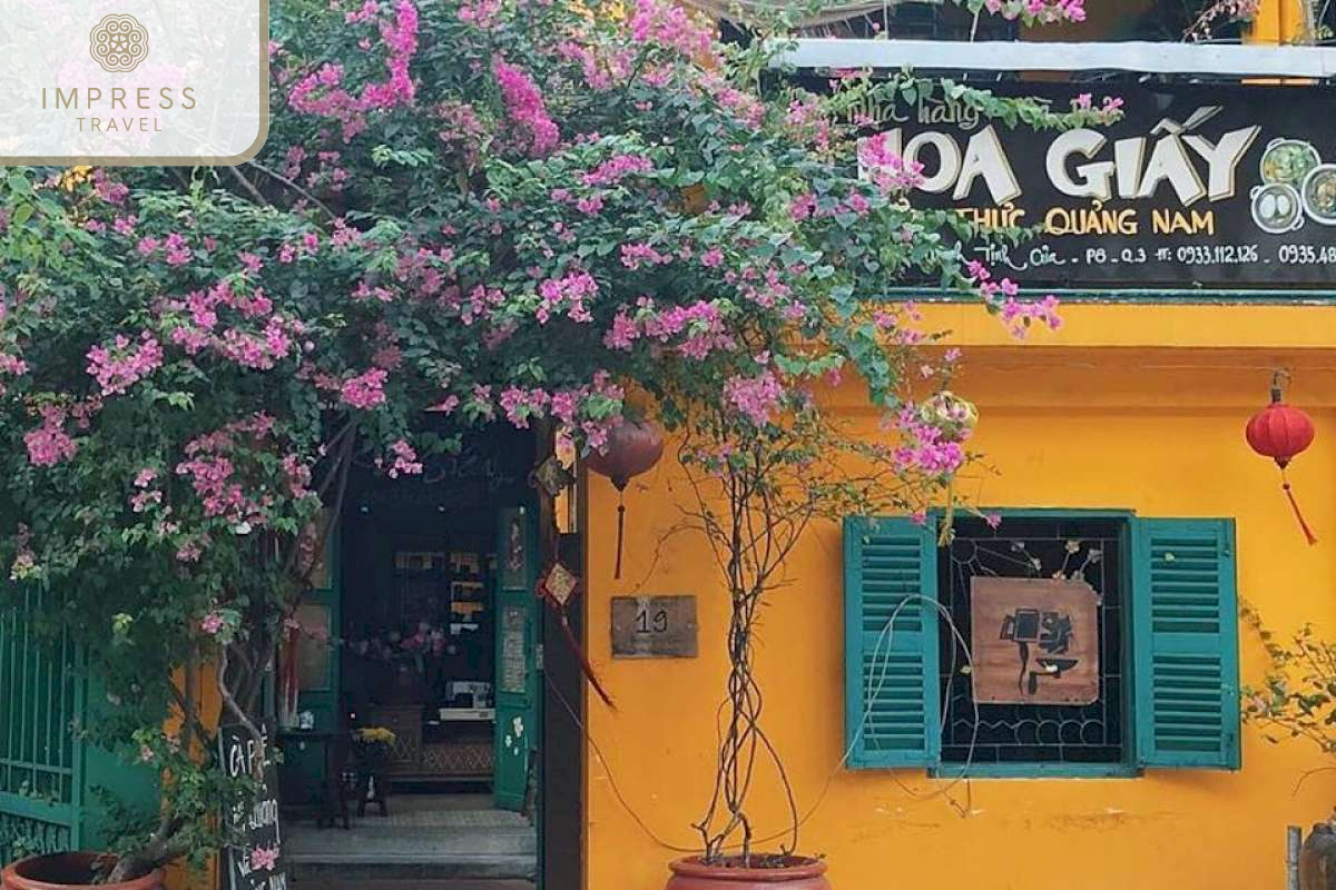 Hoa Giay Cafe-Street Food Tour by Motorbike in Ho Chi Minh City