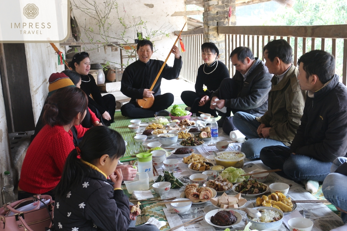 Enjoy lunch with local people-Sin Chai Village tour from Sapa