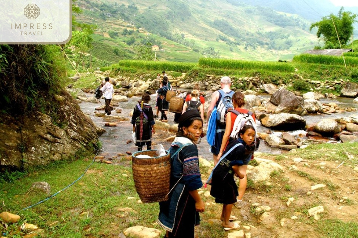 Trekking with a Hmong guide-Y Linh Ho Valley trekking tour from Sapa