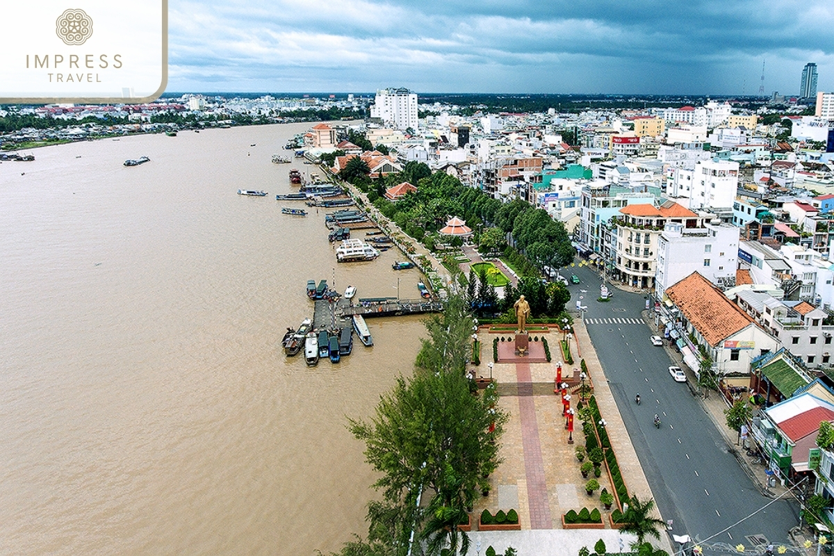  Ninh Kieu Pier