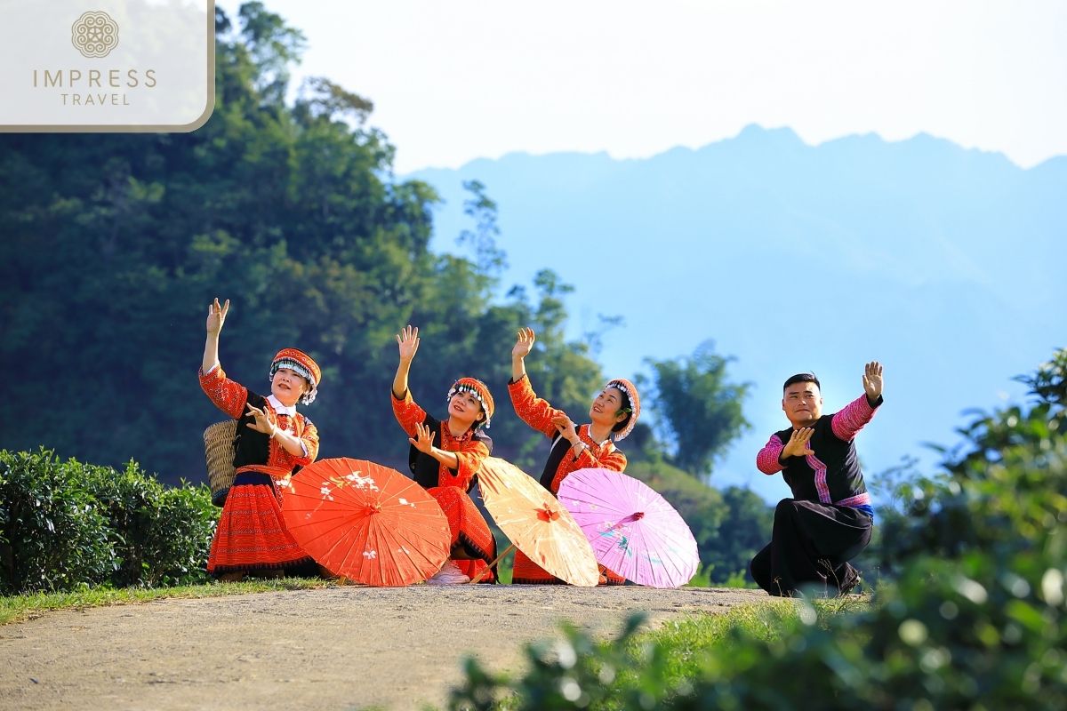 Traditional costumes of the Hmong people-The uniqueness of the Hmong when touring Mu Cang Chai 