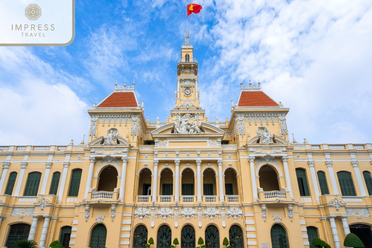 Saigon Central Post Office- Independent Palace for Ho Chi Minh City tour