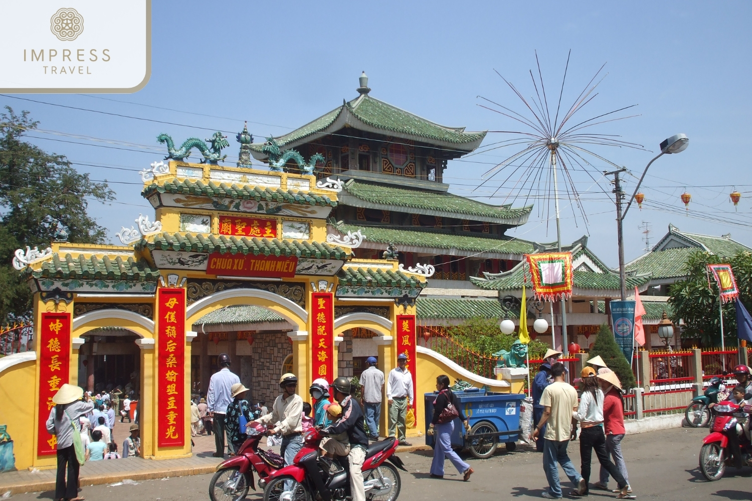 Ba Chua Xu Temple 