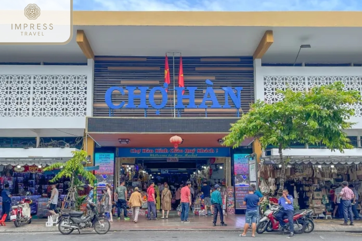 Han Market of visiting places for South Korean tourists in Danang